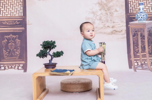 山南宝宝眼睛肿是什么原因
